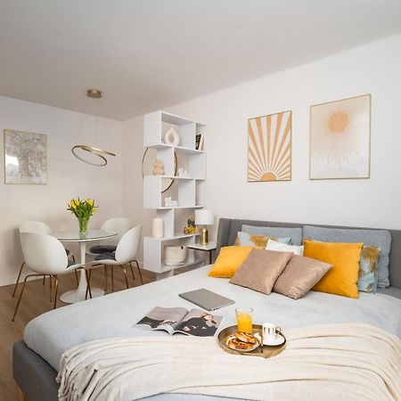 Gold Premium Central Suite 950 M To Central Station Parking 바르샤바 외부 사진