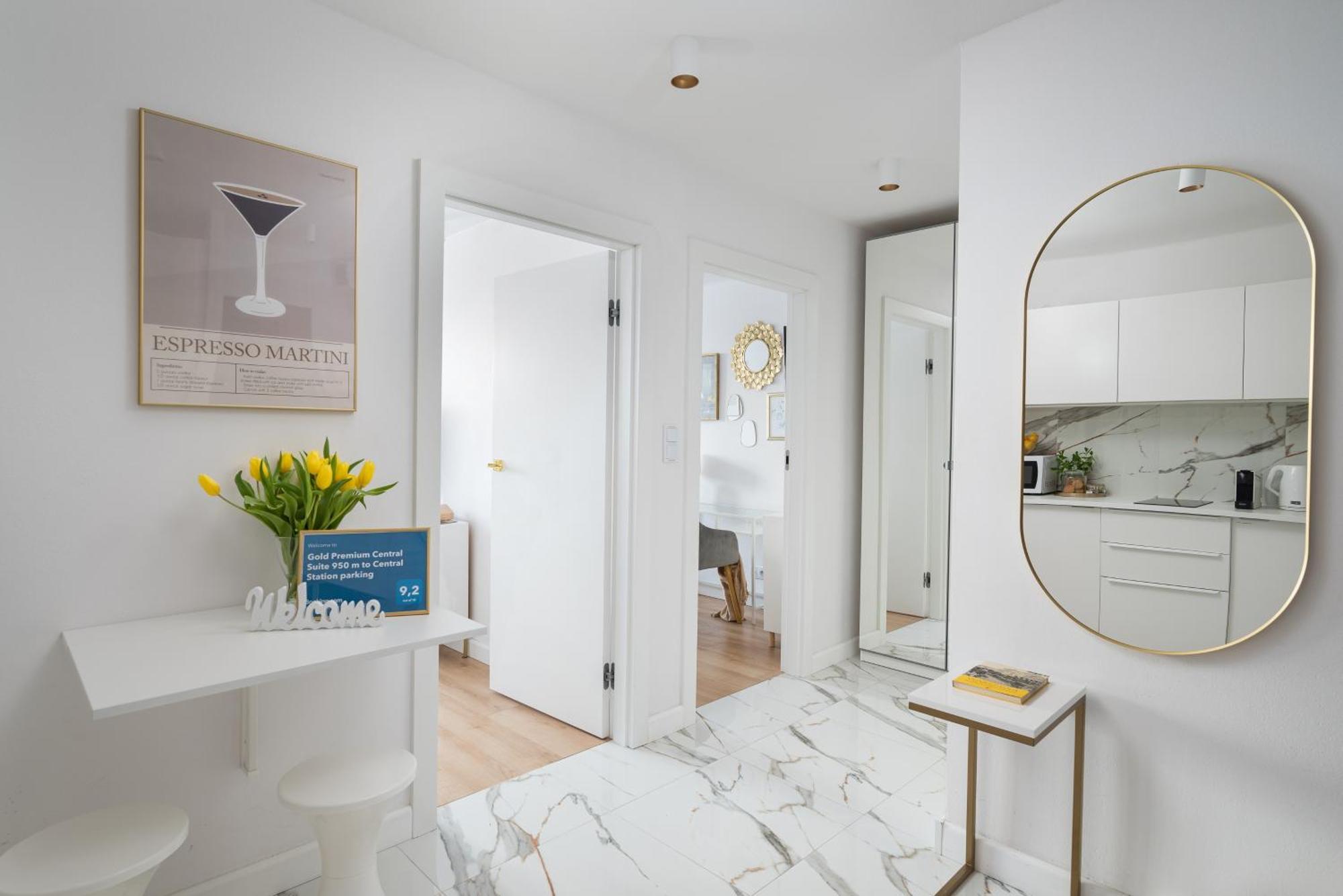 Gold Premium Central Suite 950 M To Central Station Parking 바르샤바 외부 사진